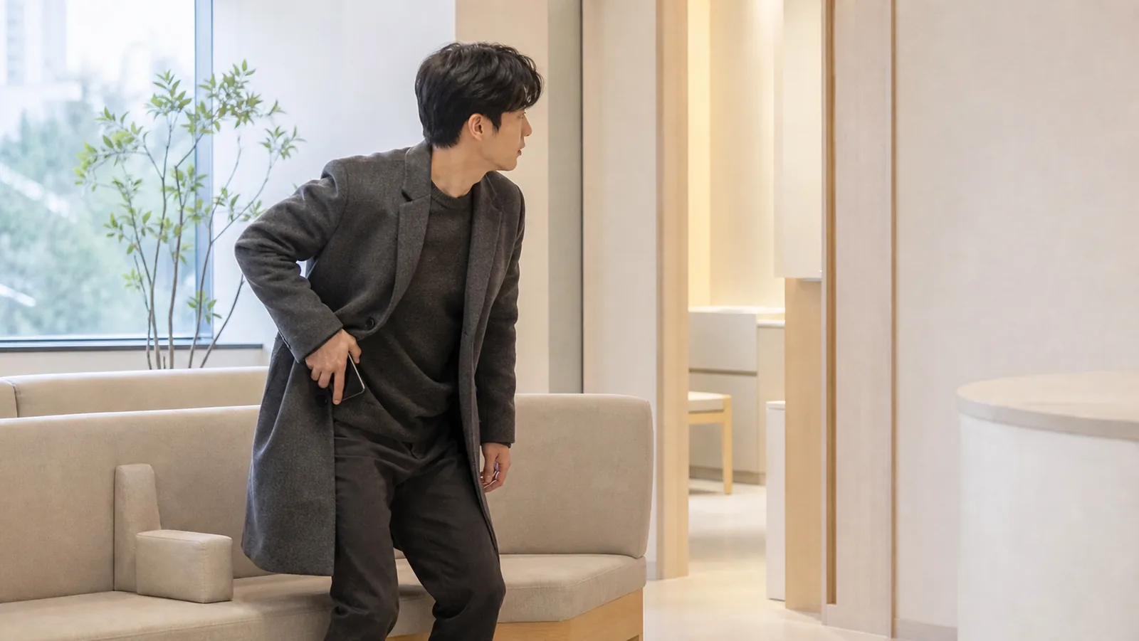 상담을 앞두고 자리에서 일어서는 순간