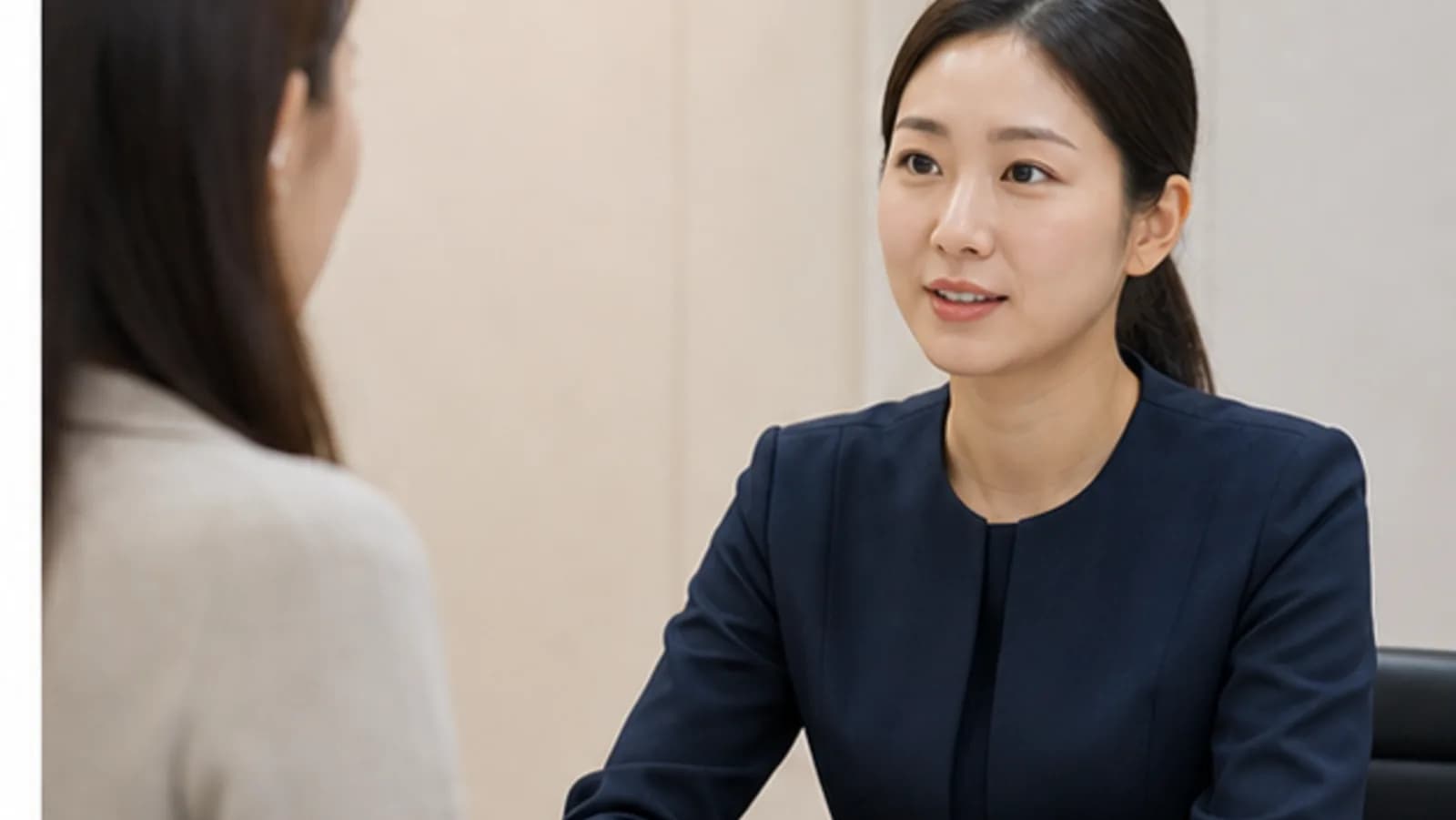 상담실에서 확인할 조건을 같은 순서로 짚어 보는 상담 장면