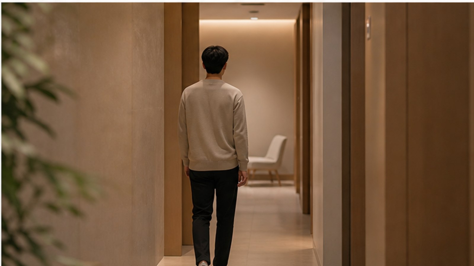 진료실로 향하는 병원 복도