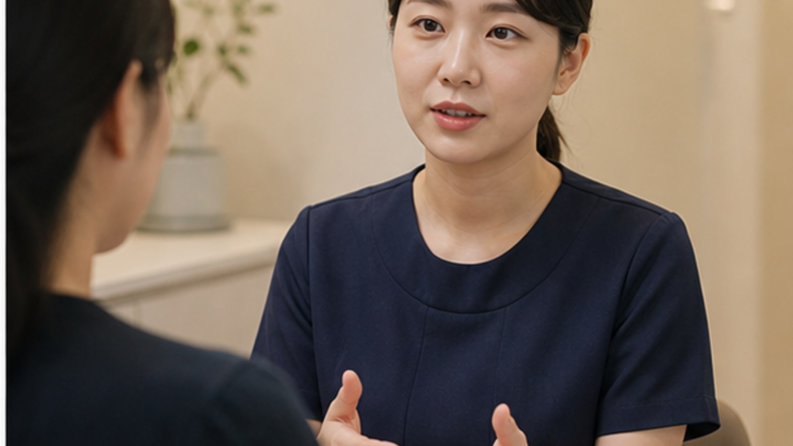 상담실에서 안내를 받는 내원자