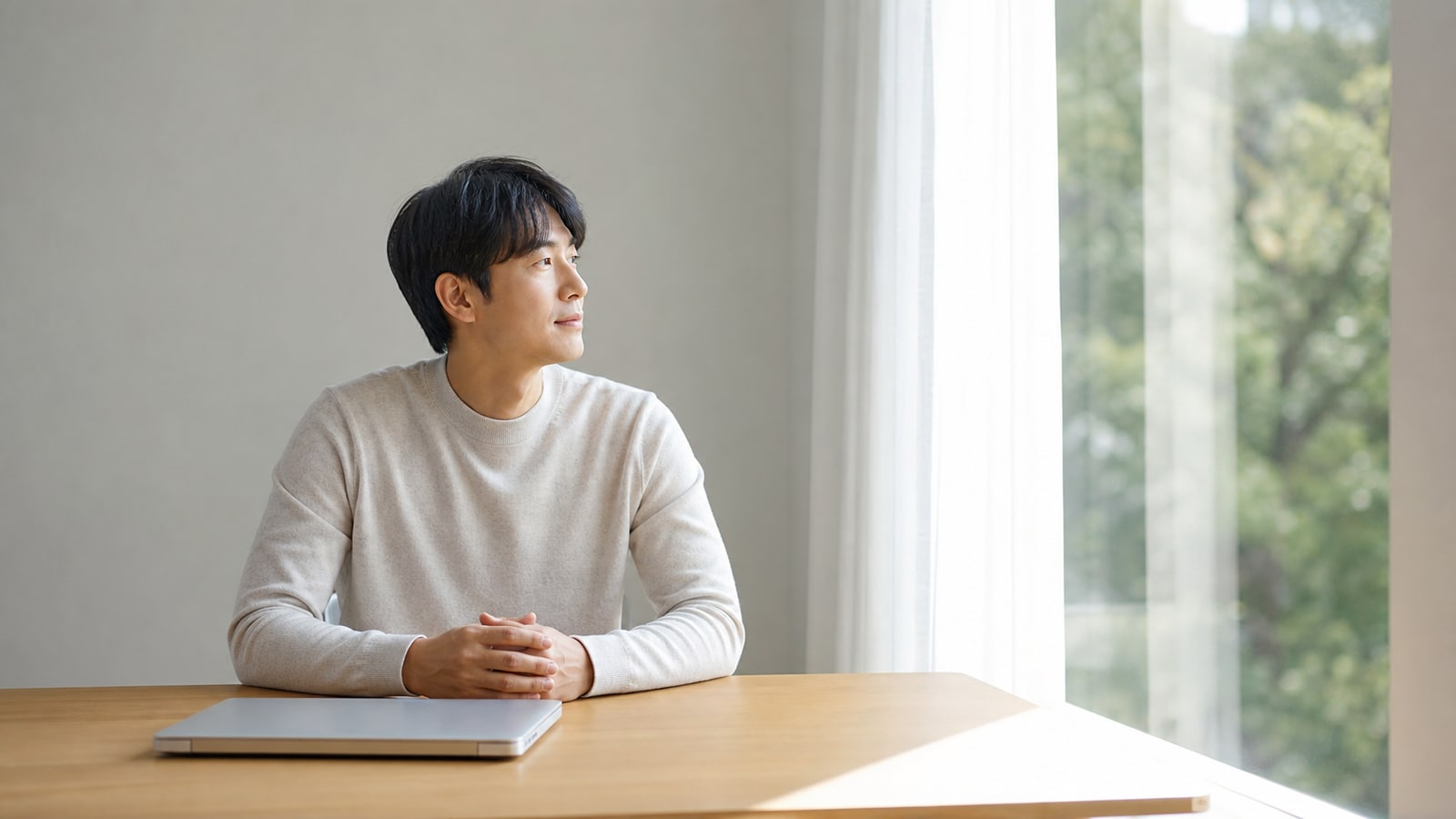 상담실에서 회복 일정 조건을 설명하는 내원자